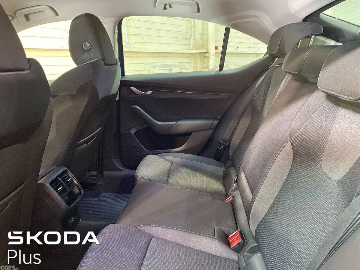 Skoda Octavia Saloon, Diesel, 2026, Blue