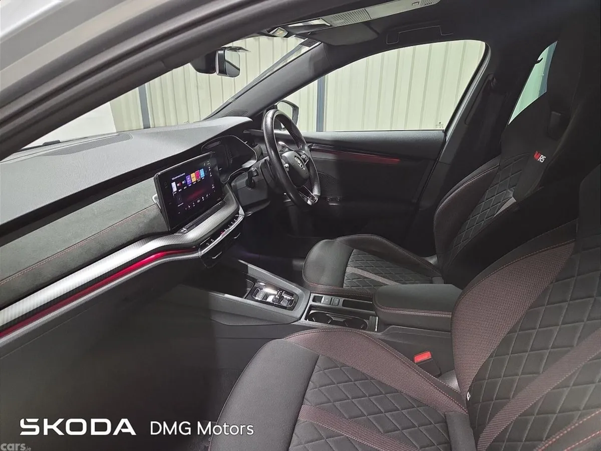 Skoda Octavia Saloon, Diesel, 2022, Grey