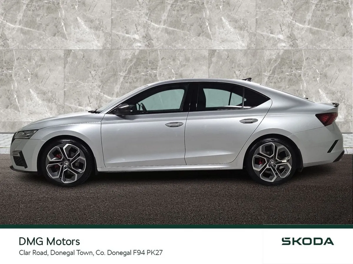 Skoda Octavia Saloon, Diesel, 2022, Grey