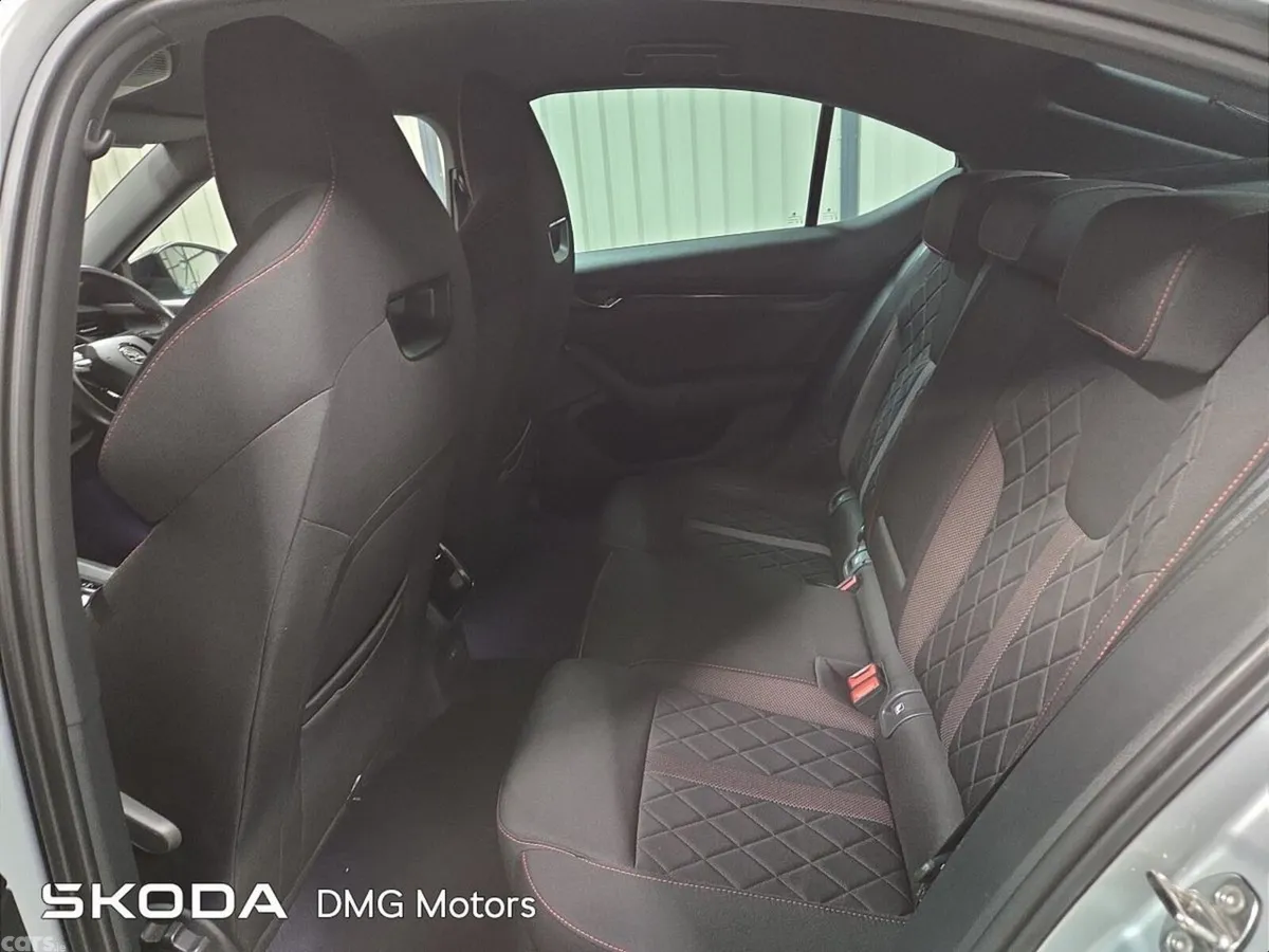Skoda Octavia Saloon, Diesel, 2022, Grey