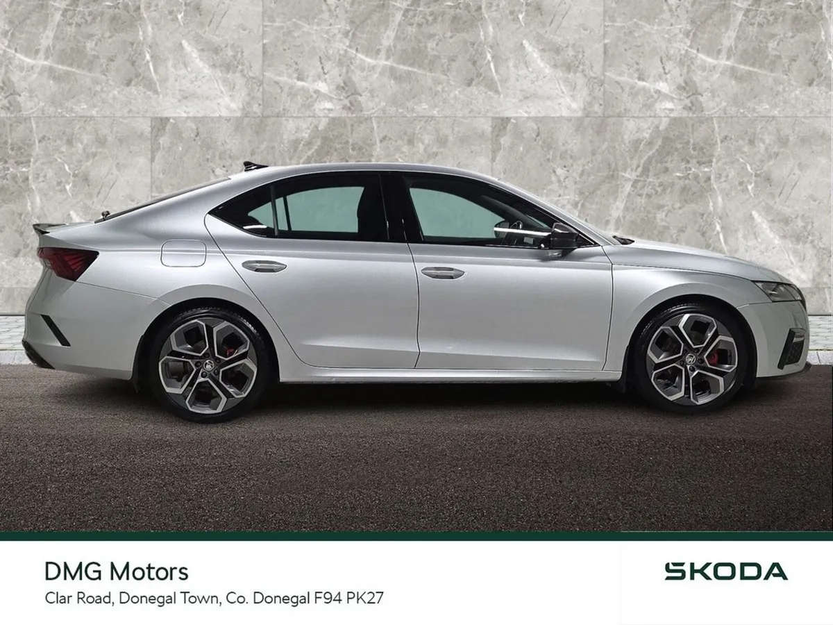 Skoda Octavia Saloon, Diesel, 2022, Grey
