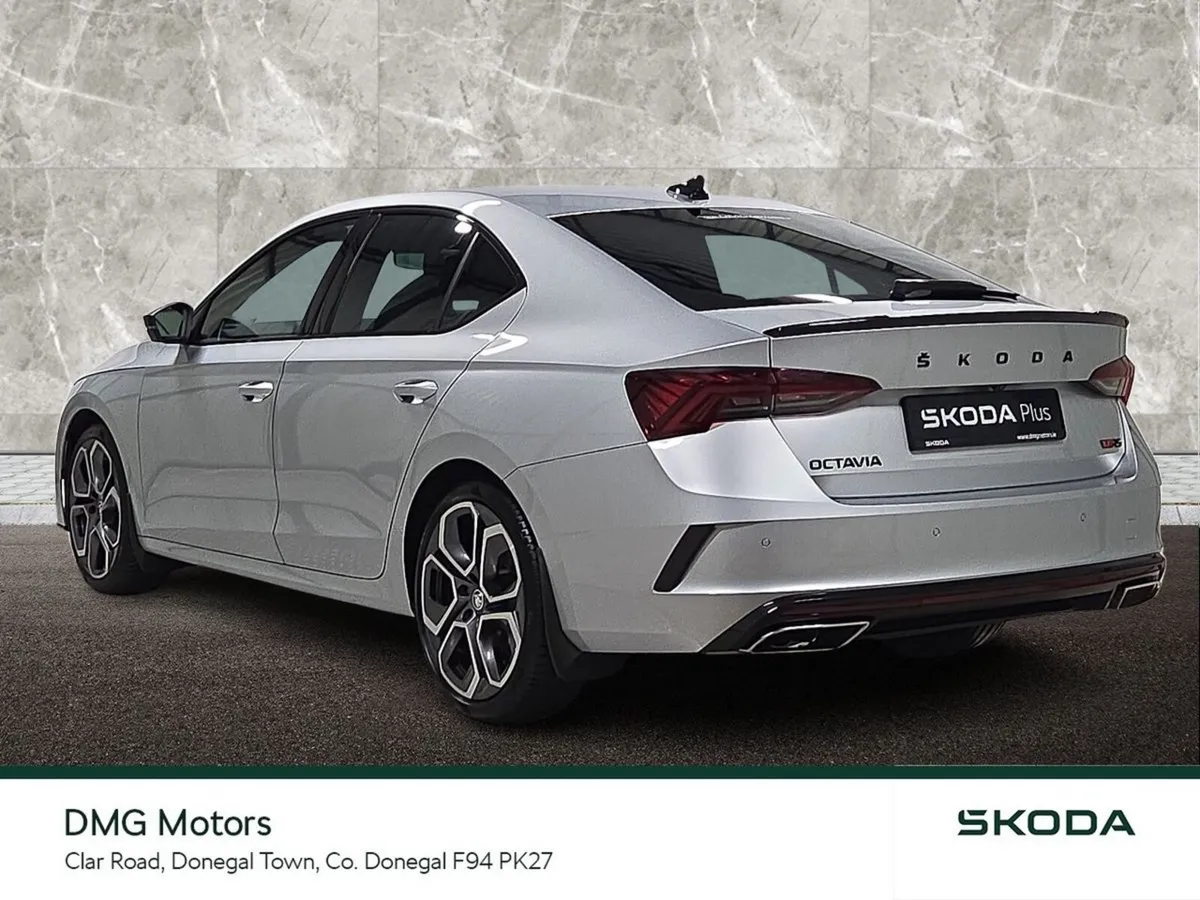 Skoda Octavia Saloon, Diesel, 2022, Grey