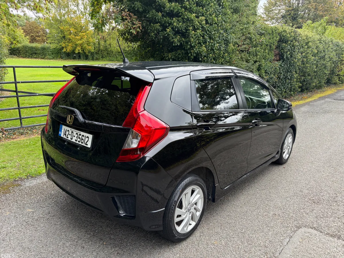 Honda Fit Hatchback, Petrol, 2014, White