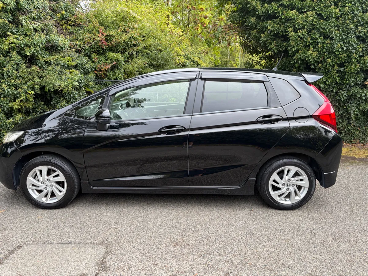 Honda Fit Hatchback, Petrol, 2014, White