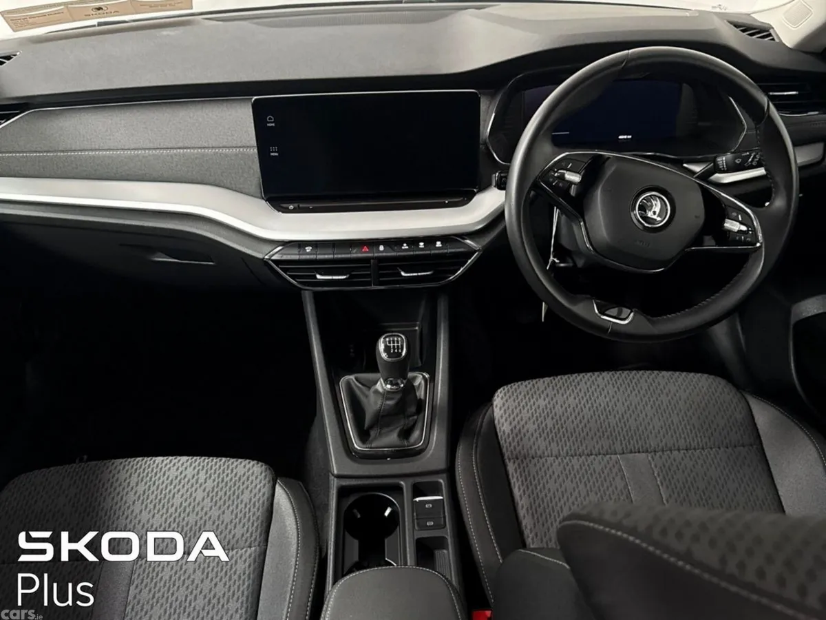 Skoda Octavia Saloon, Petrol, 2022, Silver