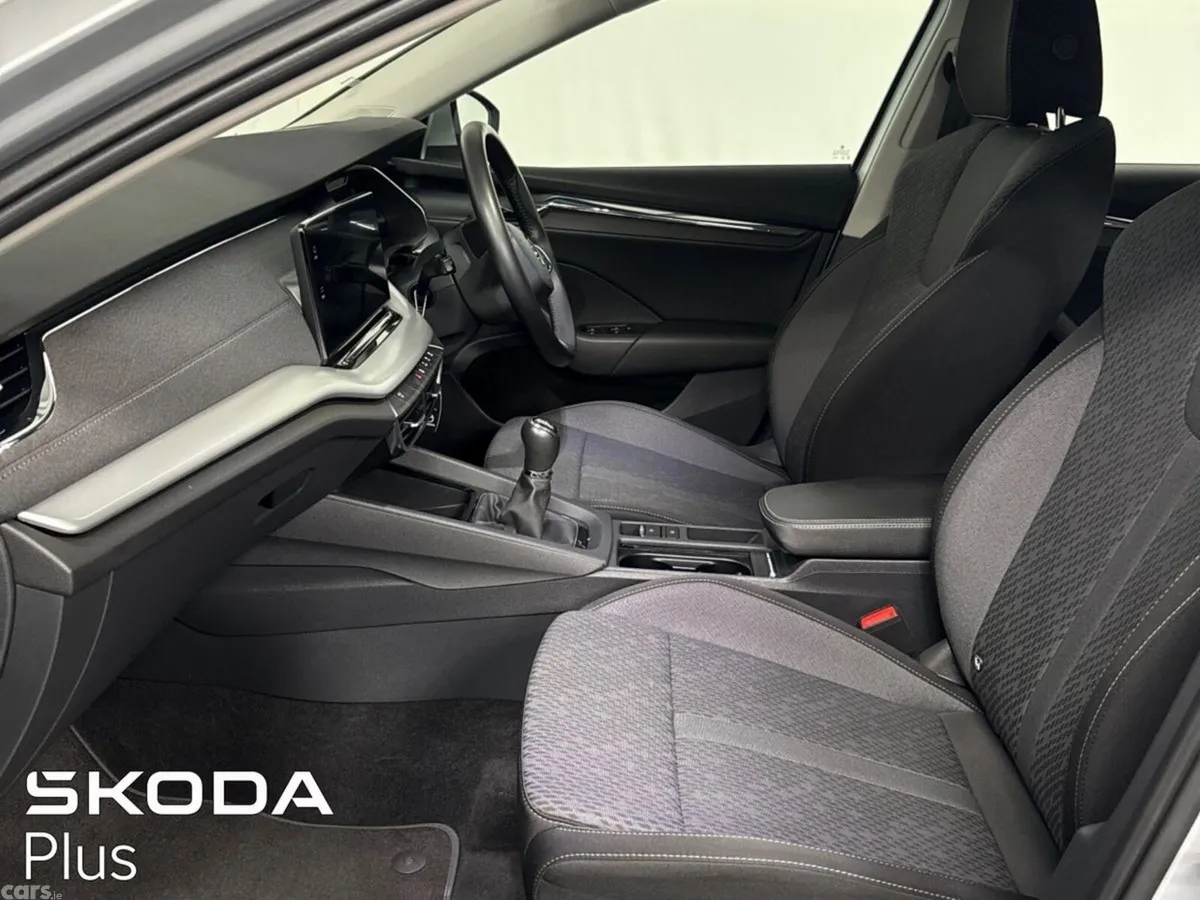 Skoda Octavia Saloon, Petrol, 2022, Silver