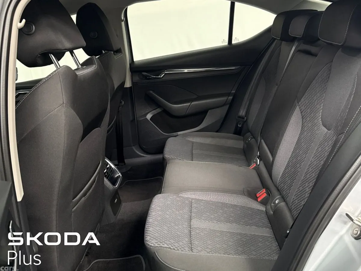 Skoda Octavia Saloon, Petrol, 2022, Silver