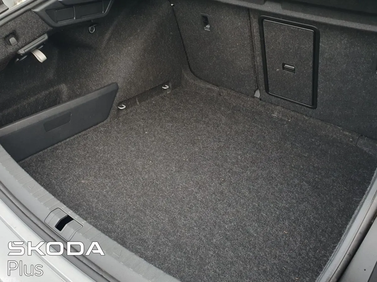 Skoda Octavia Saloon, Petrol, 2022, Silver