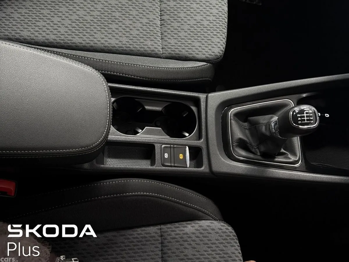 Skoda Octavia Saloon, Petrol, 2022, Silver