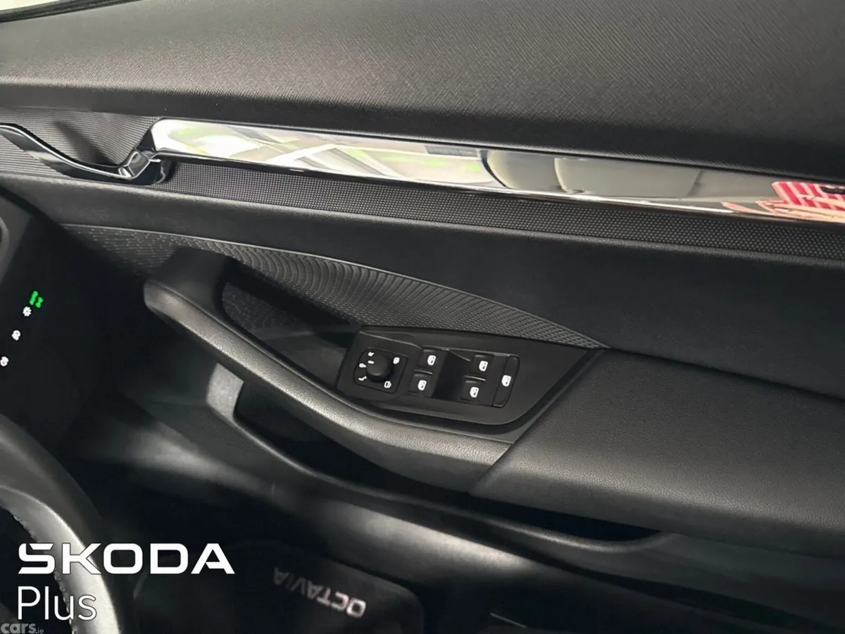 Skoda Octavia Saloon, Petrol, 2022, Silver