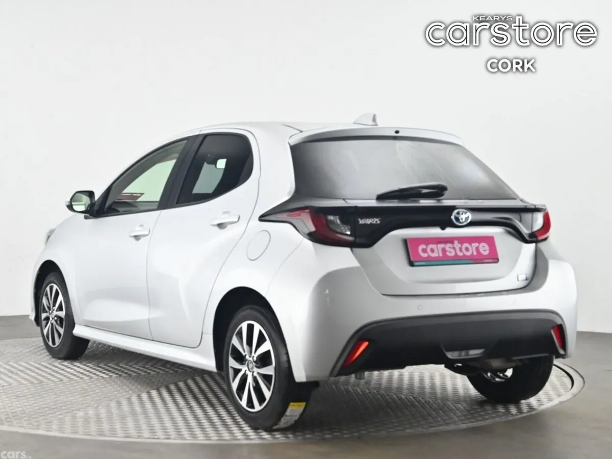 Toyota Yaris Hatchback, Petrol Hybrid, 2022, Silver