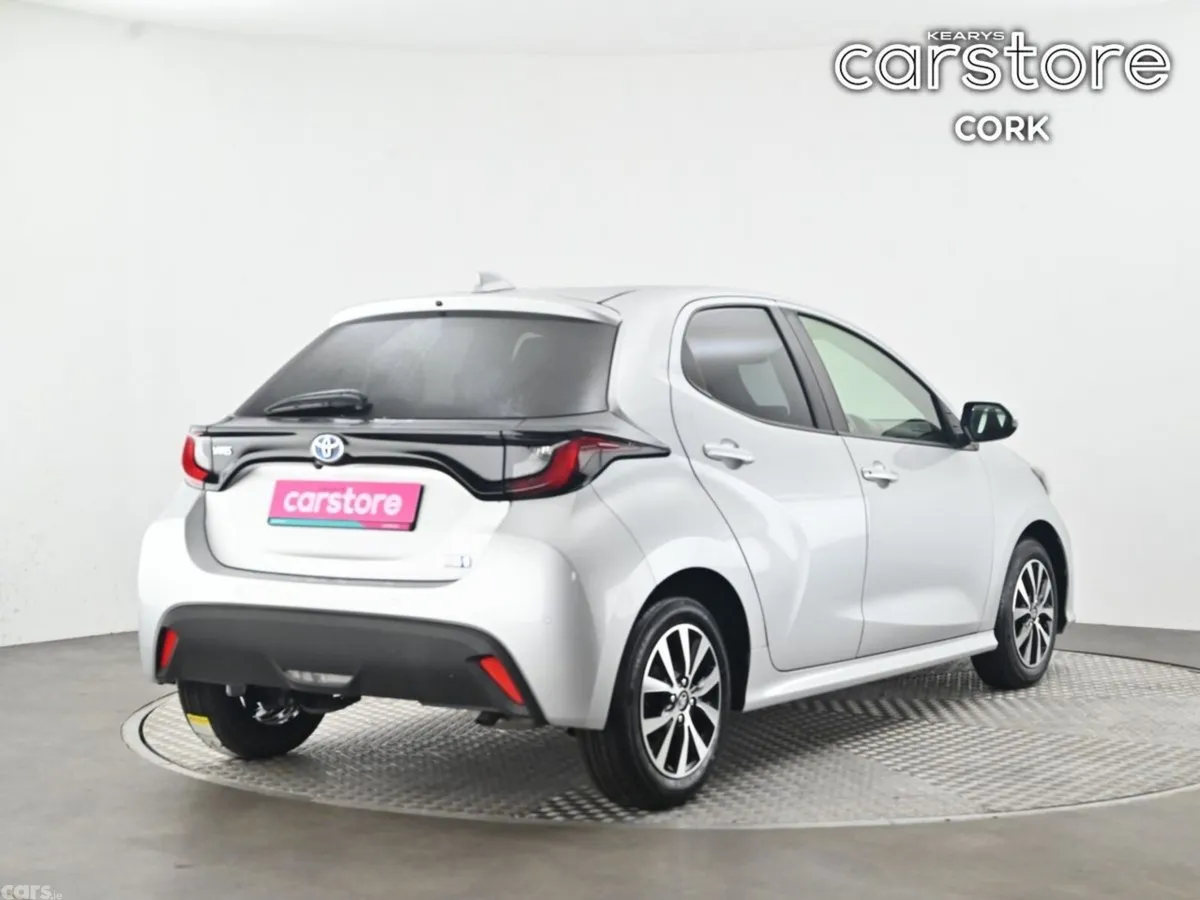 Toyota Yaris Hatchback, Petrol Hybrid, 2022, Silver