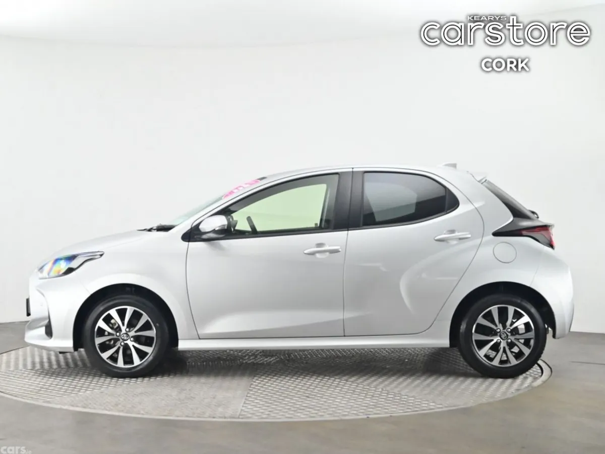 Toyota Yaris Hatchback, Petrol Hybrid, 2022, Silver