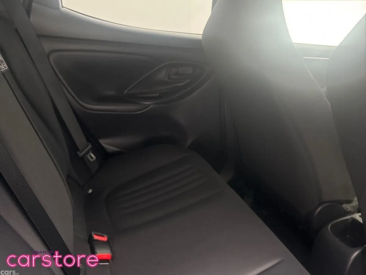 Toyota Yaris Hatchback, Petrol Hybrid, 2022, Silver