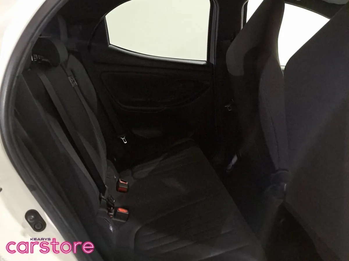 Toyota Yaris Hatchback, Petrol Hybrid, 2023, White
