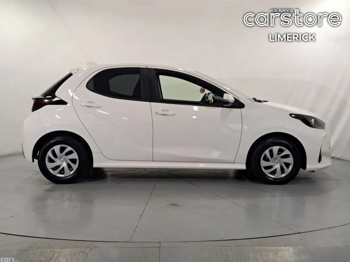 Toyota Yaris Hatchback, Petrol Hybrid, 2023, White