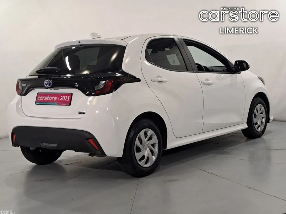 Toyota Yaris Hatchback, Petrol Hybrid, 2023, White