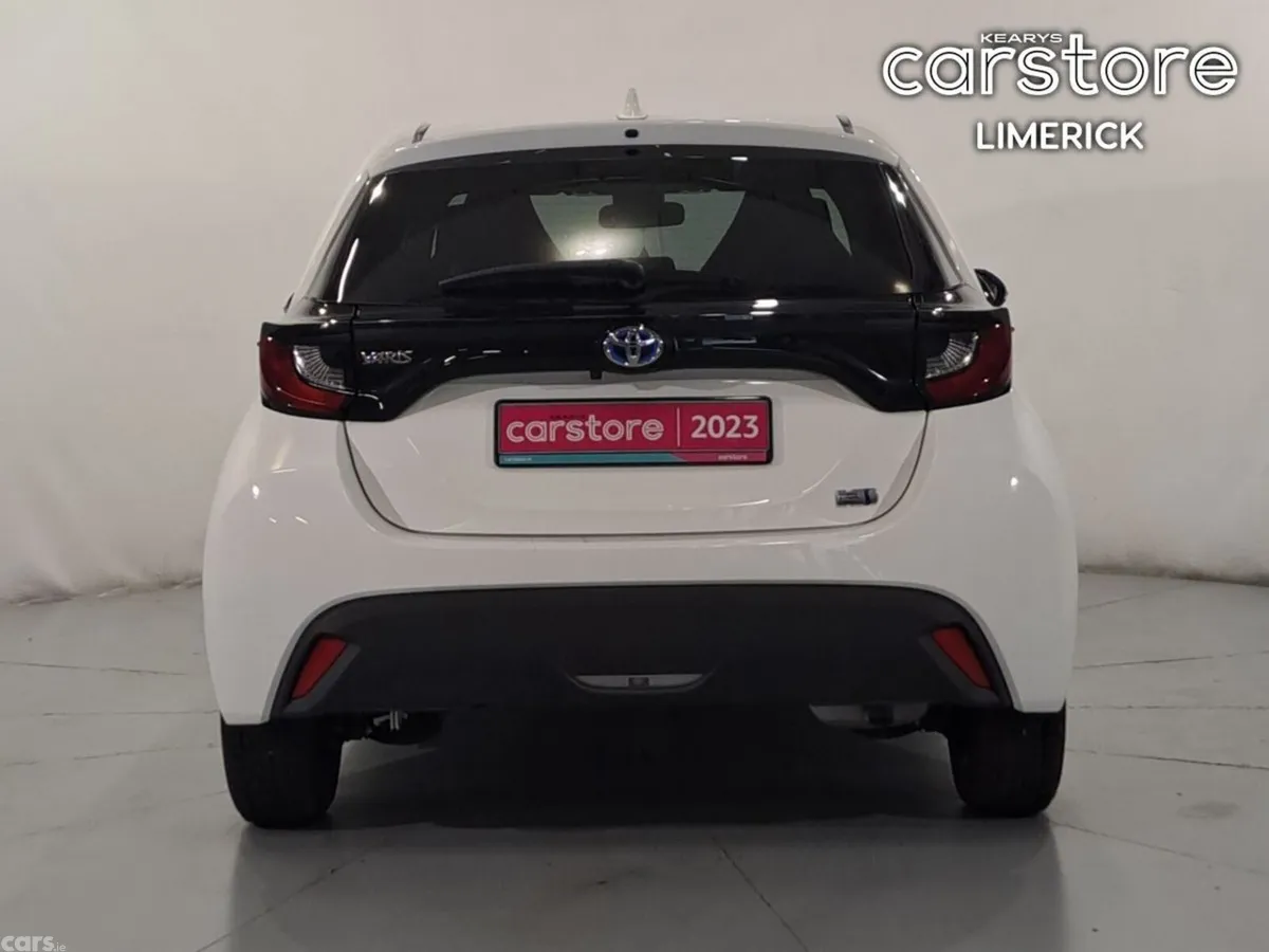Toyota Yaris Hatchback, Petrol Hybrid, 2023, White