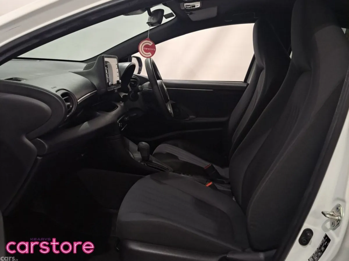 Toyota Yaris Hatchback, Petrol Hybrid, 2023, White