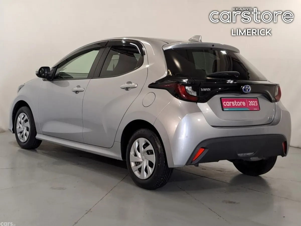 Toyota Yaris Hatchback, Petrol Hybrid, 2023, Silver