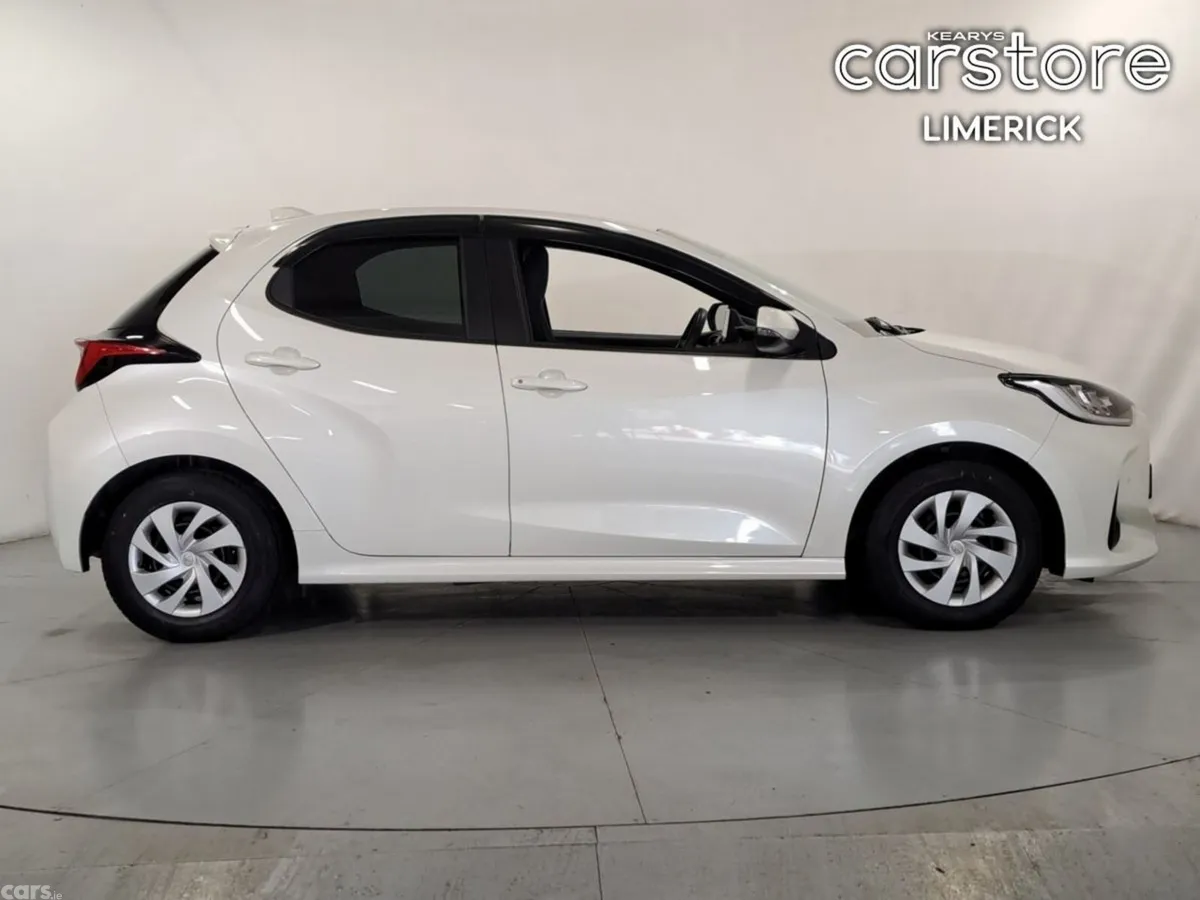 Toyota Yaris Hatchback, Petrol Hybrid, 2021, White