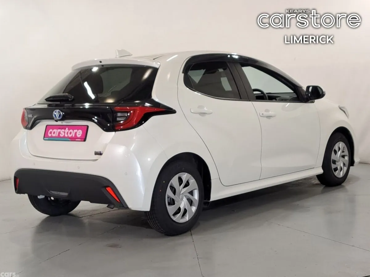 Toyota Yaris Hatchback, Petrol Hybrid, 2021, White