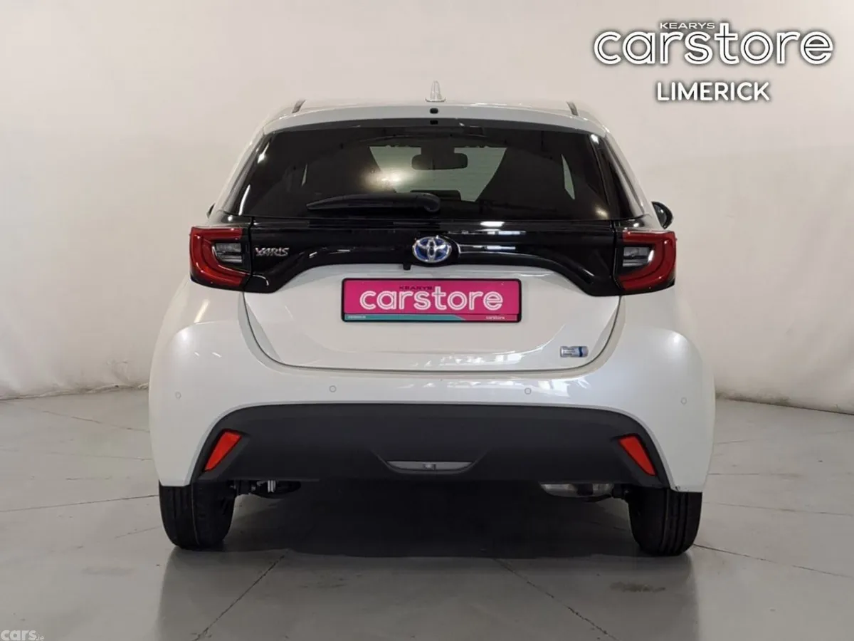 Toyota Yaris Hatchback, Petrol Hybrid, 2021, White