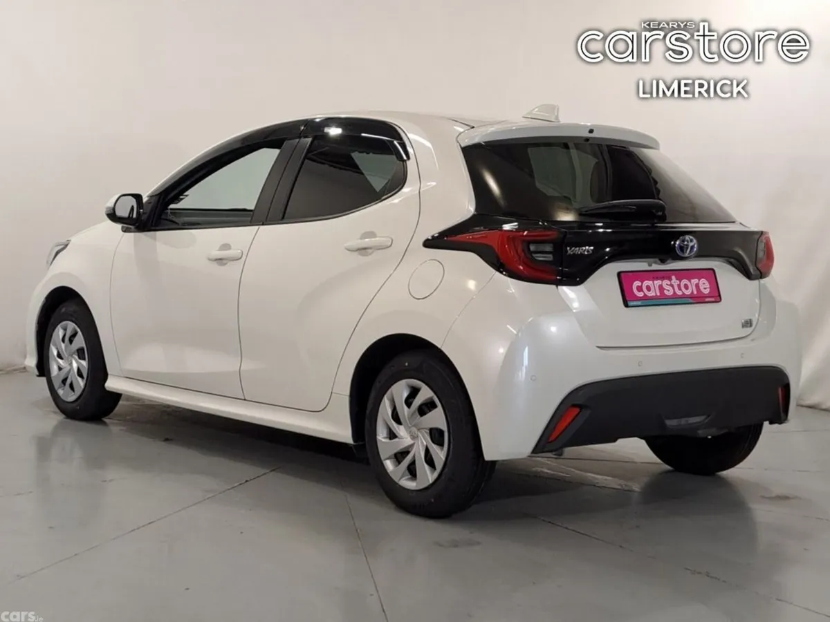 Toyota Yaris Hatchback, Petrol Hybrid, 2021, White