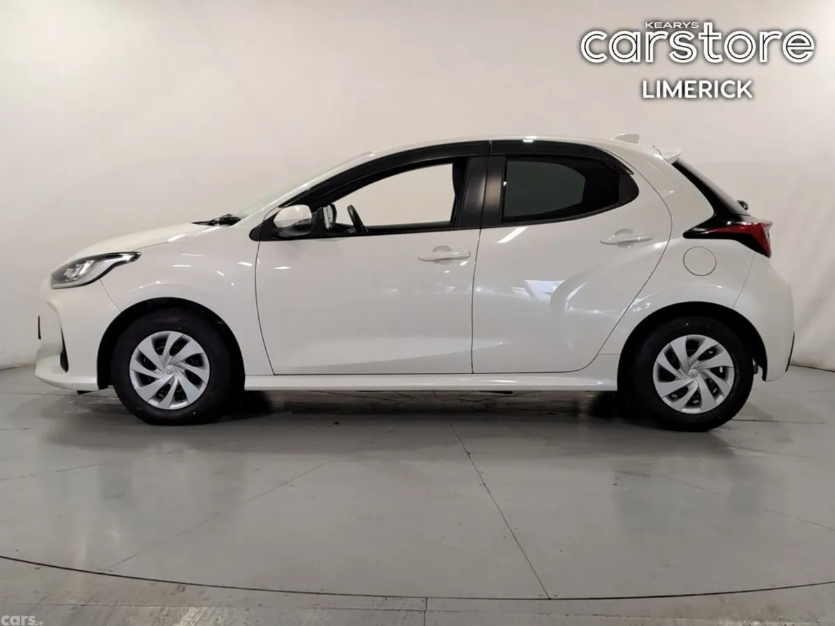 Toyota Yaris Hatchback, Petrol Hybrid, 2021, White