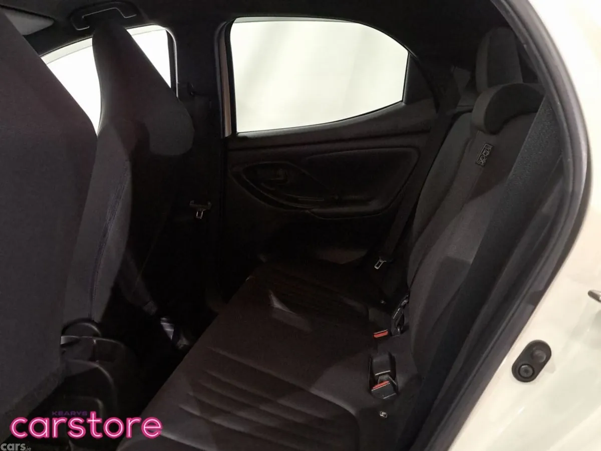 Toyota Yaris Hatchback, Petrol Hybrid, 2021, White