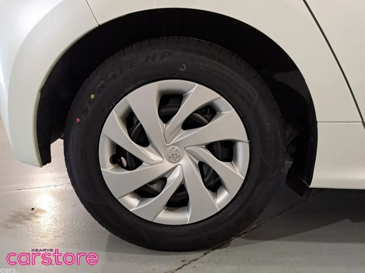 Toyota Yaris Hatchback, Petrol Hybrid, 2021, White