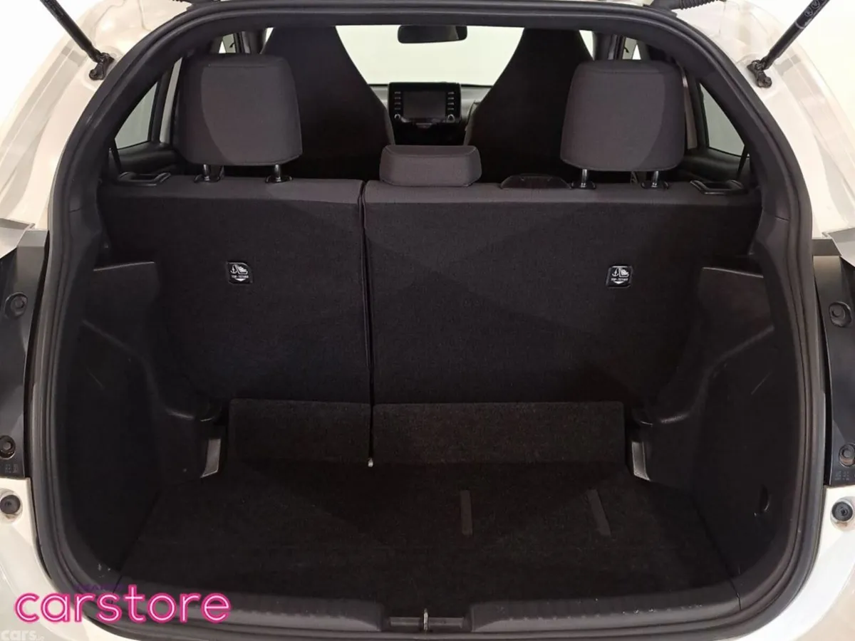 Toyota Yaris Hatchback, Petrol Hybrid, 2021, White