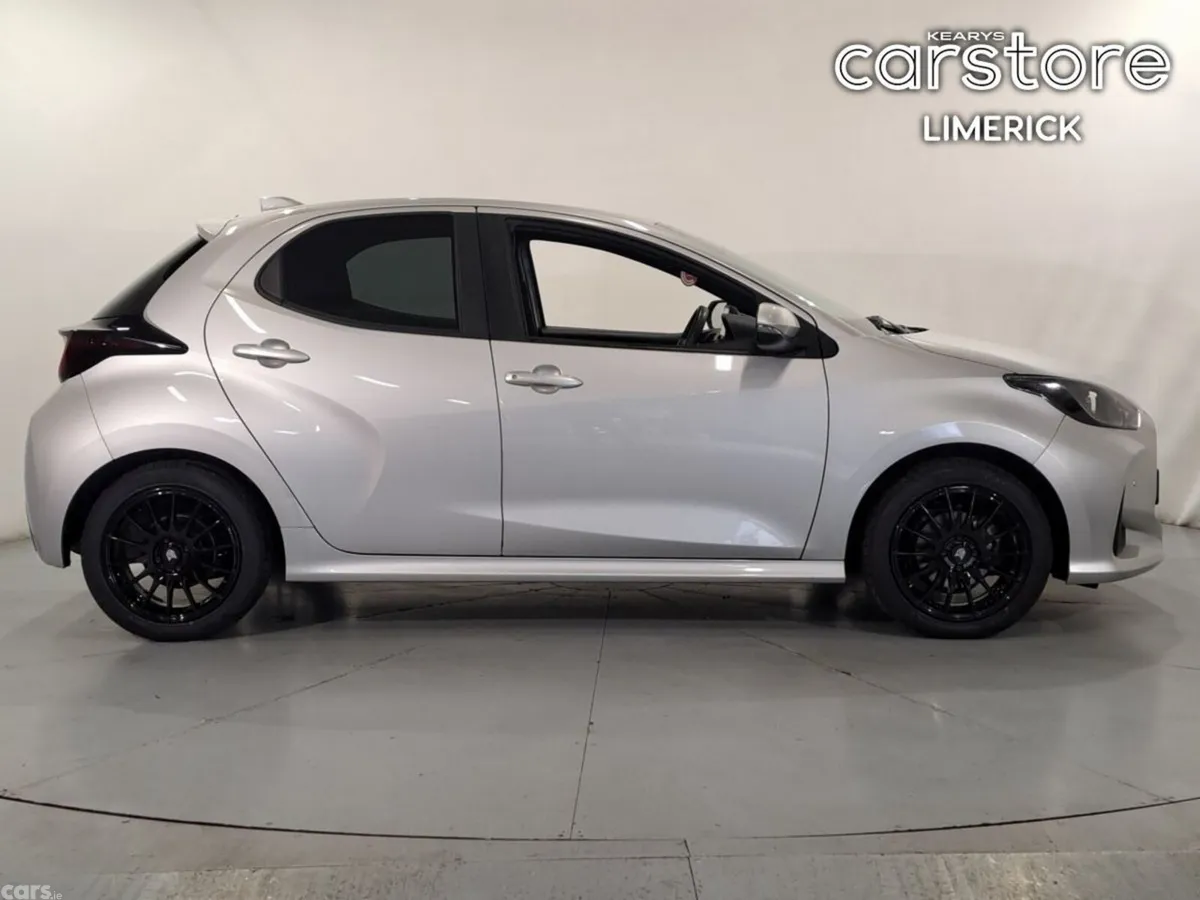 Toyota Yaris Hatchback, Petrol Hybrid, 2022, Silver