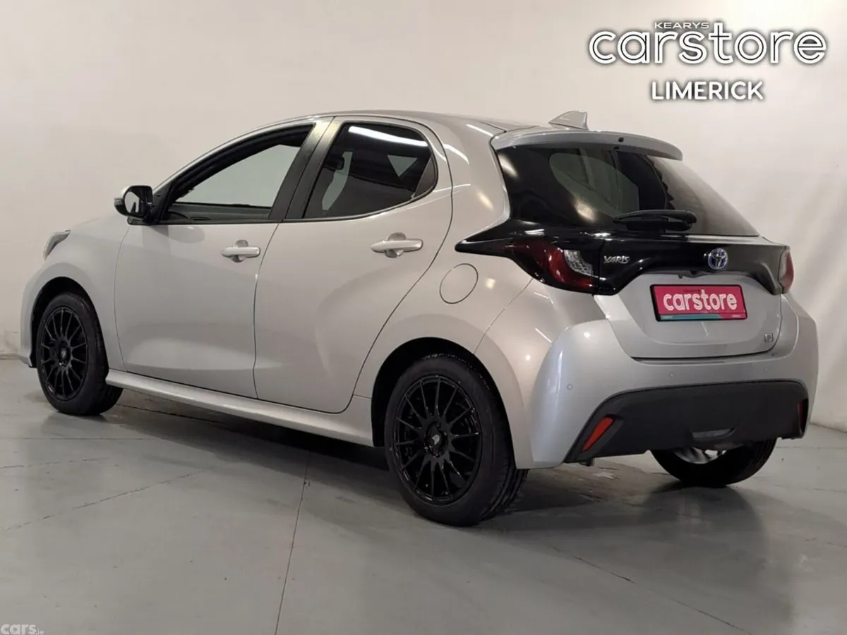 Toyota Yaris Hatchback, Petrol Hybrid, 2022, Silver
