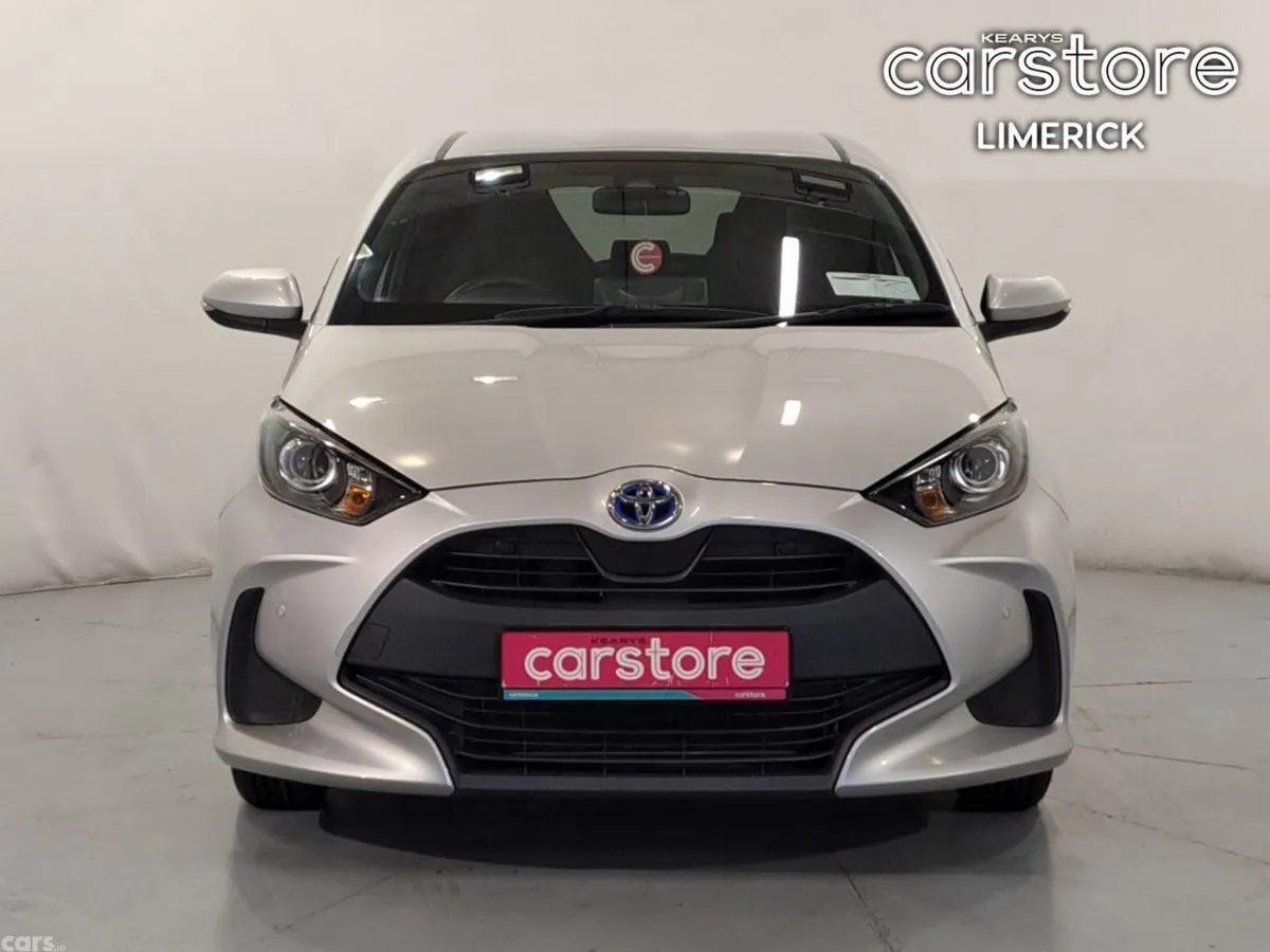 Toyota Yaris Hatchback, Petrol Hybrid, 2022, Silver