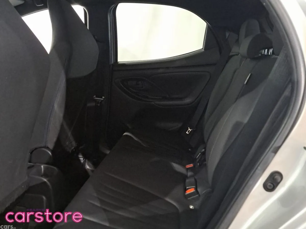 Toyota Yaris Hatchback, Petrol Hybrid, 2022, Silver