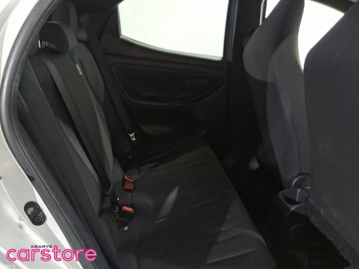 Toyota Yaris Hatchback, Petrol Hybrid, 2022, Silver