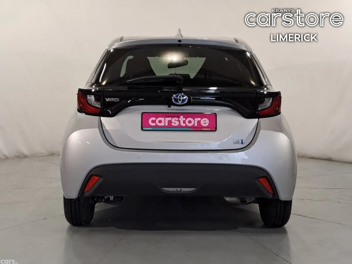 Toyota Yaris Hatchback, Petrol Hybrid, 2022, Silver