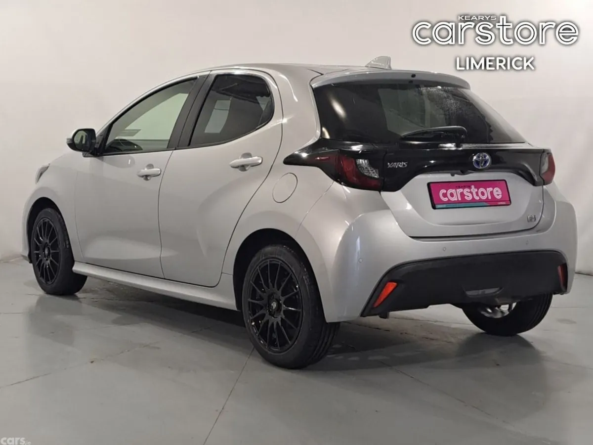 Toyota Yaris Hatchback, Petrol Hybrid, 2022, Silver