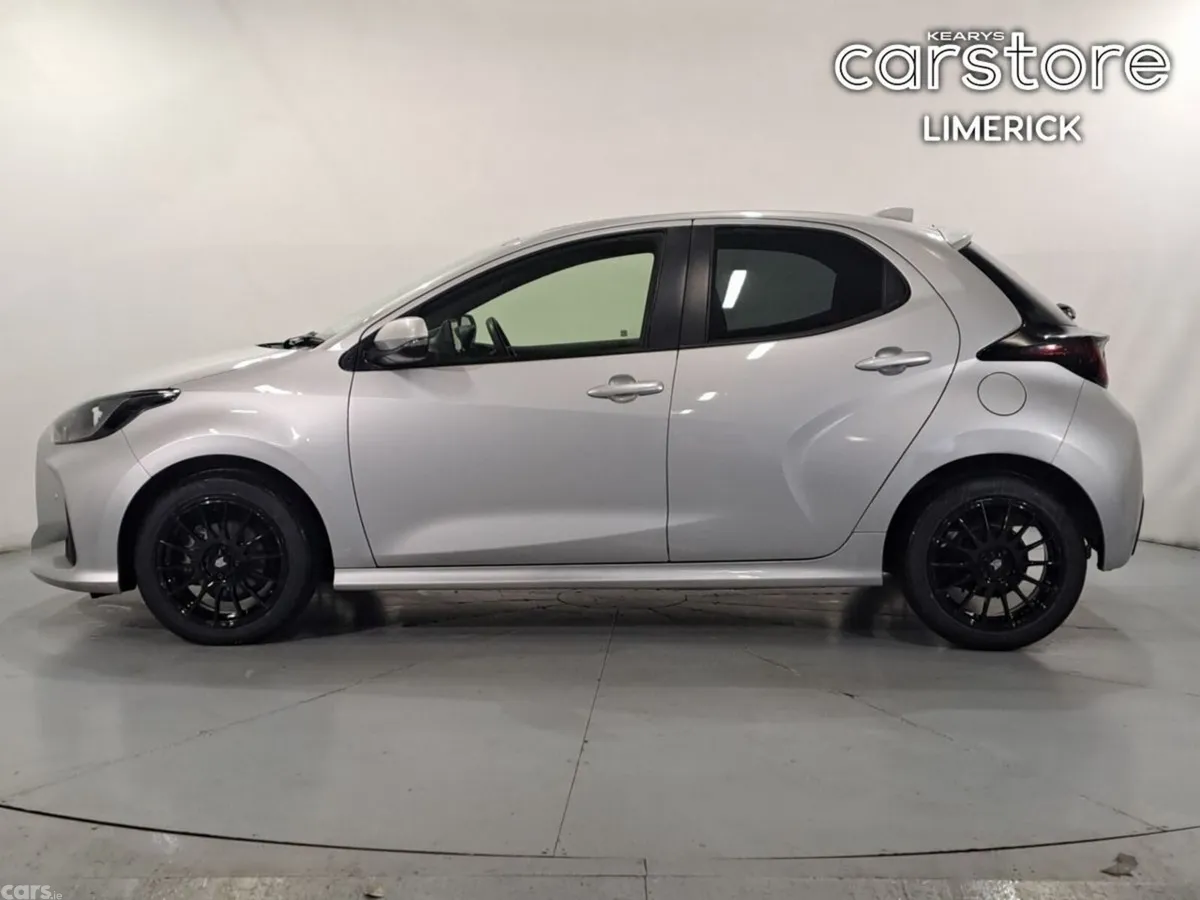 Toyota Yaris Hatchback, Petrol Hybrid, 2022, Silver
