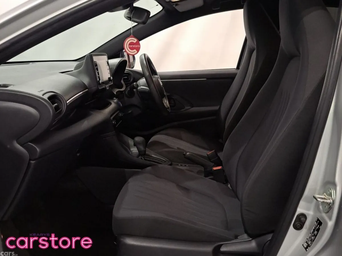 Toyota Yaris Hatchback, Petrol Hybrid, 2022, Silver