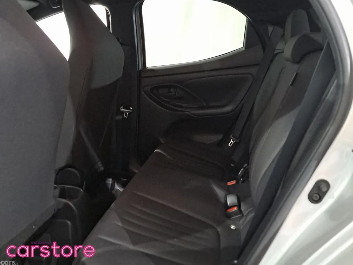 Toyota Yaris Hatchback, Petrol Hybrid, 2022, Silver