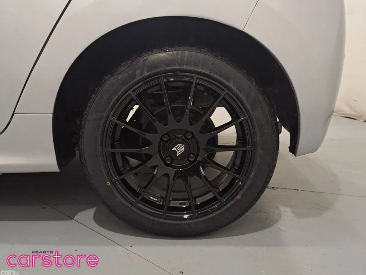 Toyota Yaris Hatchback, Petrol Hybrid, 2022, Silver