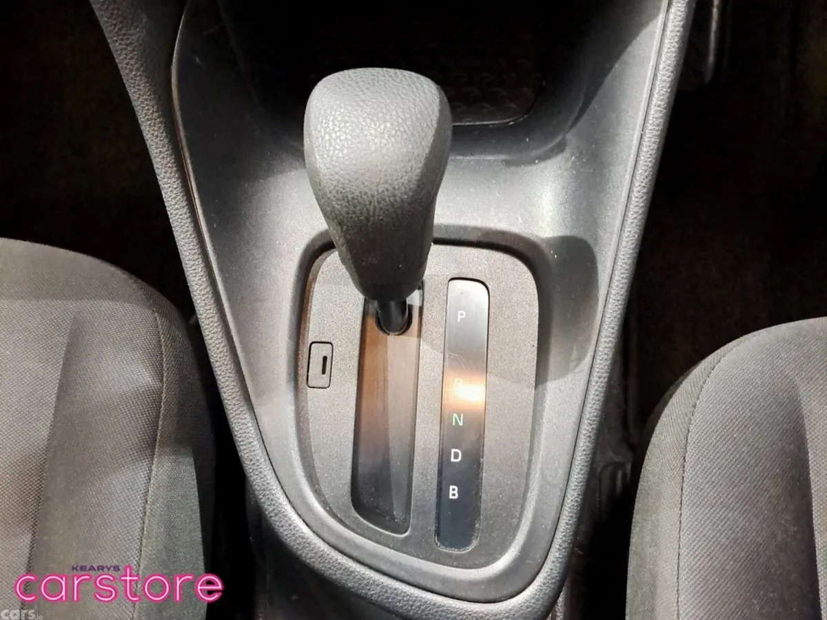 Toyota Yaris Hatchback, Petrol Hybrid, 2022, Silver