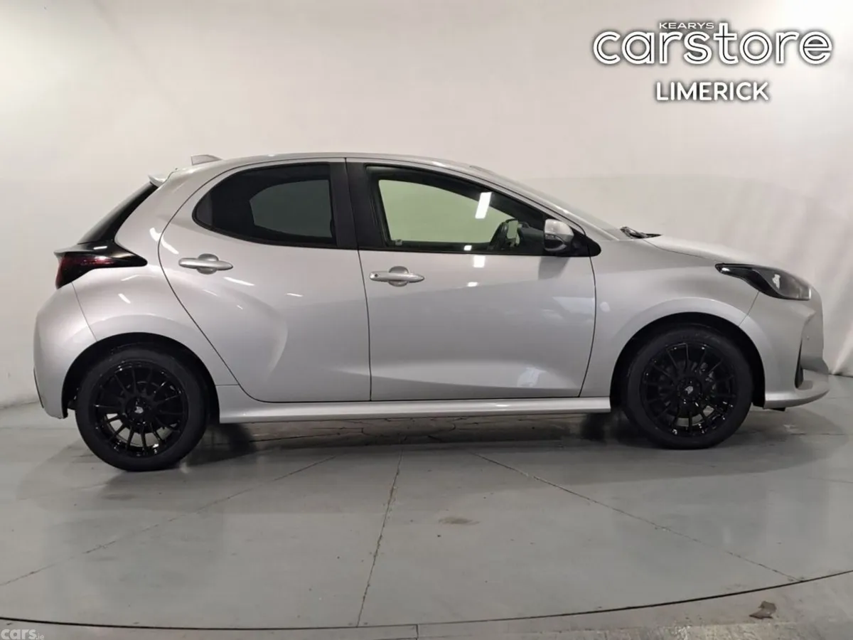 Toyota Yaris Hatchback, Petrol Hybrid, 2022, Silver