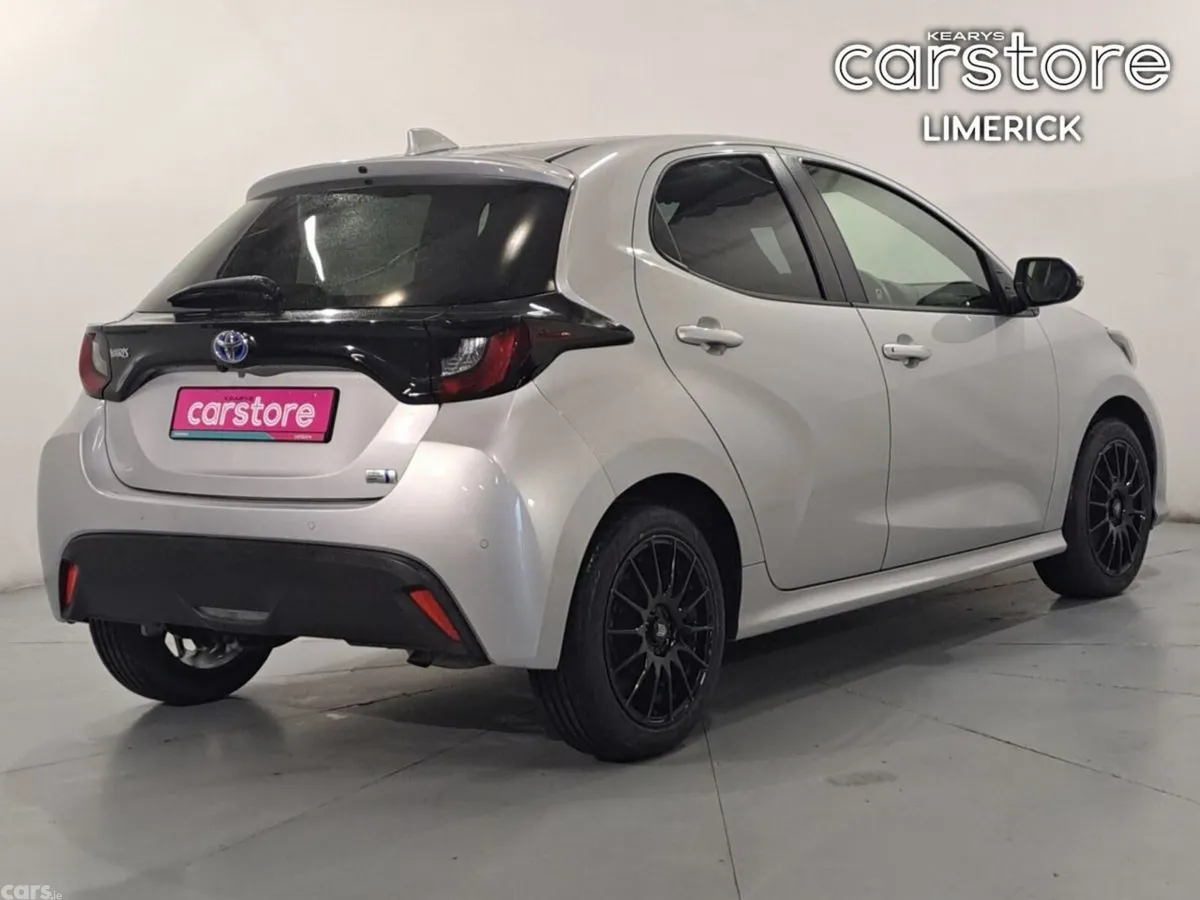 Toyota Yaris Hatchback, Petrol Hybrid, 2022, Silver