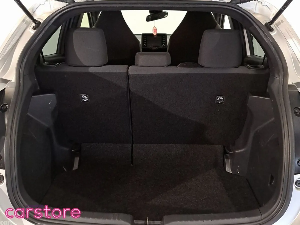 Toyota Yaris Hatchback, Petrol Hybrid, 2022, Silver