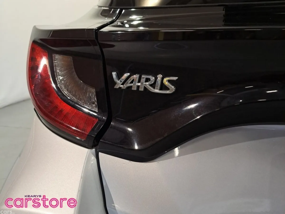 Toyota Yaris Hatchback, Petrol Hybrid, 2022, Silver