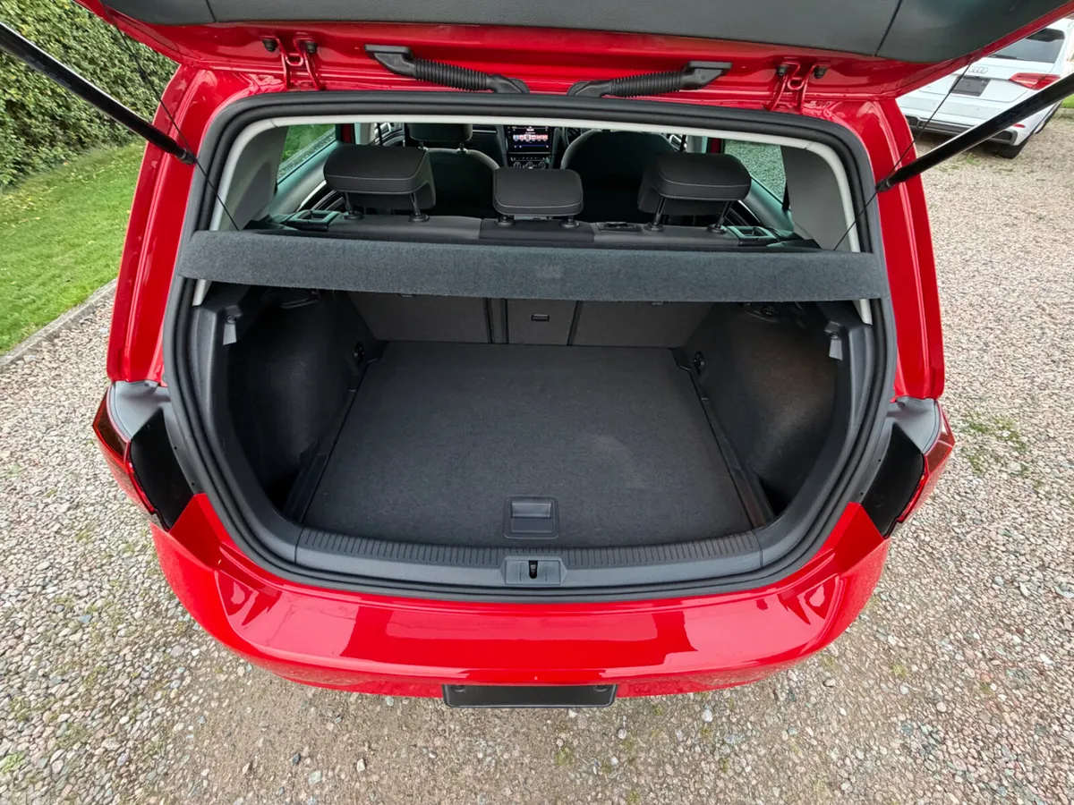 Volkswagen Golf Hatchback, Petrol, 2018, Red