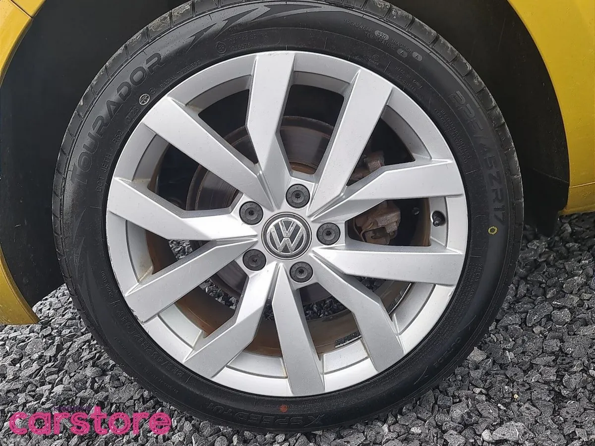 Volkswagen Golf Hatchback, Petrol, 2017, Yellow